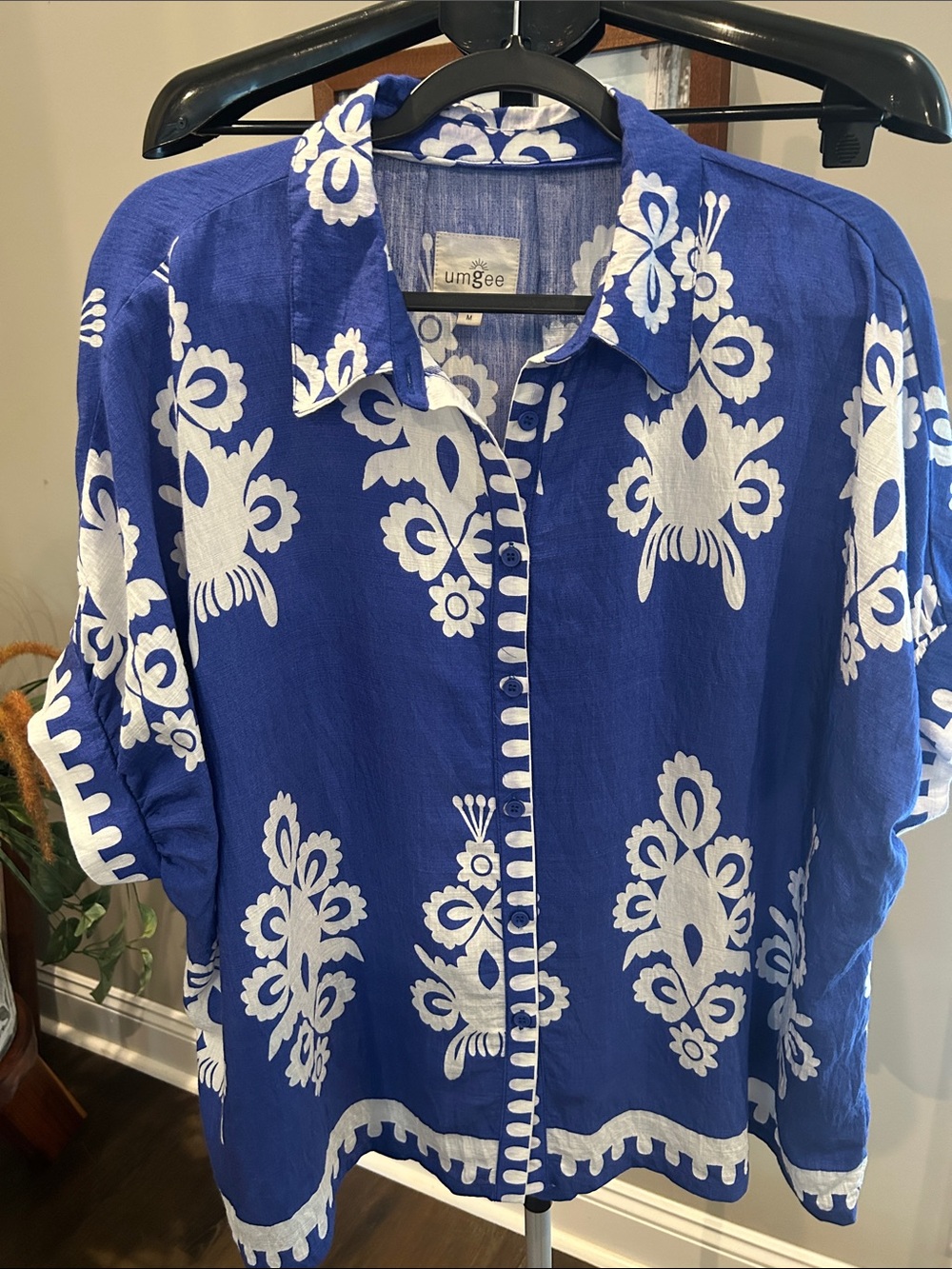 Umgee Royal Blue and White Floral Button-Down Shirt Size: Oversized Medium